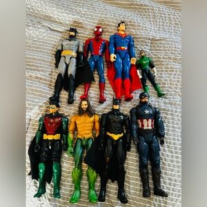LOT of 8 action figure super heroes.